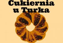 “Cukiernia u Turka” wraca do Augustowa! Różowy plakat z rogalikiem simit