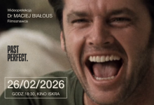 „Lot nad kukułczym gniazdem” wraca do kin! Nagrodzony pięcioma Oscarami film Miloša Formana wraca na kinowe ekrany po 50 latach od premiery! W czwartek 26 lutego 2026 roku DKF KINOCHŁON zaprasza do augustowskiego kina „Iskra”, gdzie o godz. 18:30 będzie można obejrzeć odrestaurowaną wersję 4K „Lotu nad kukułczym gniazdem”.