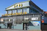 Zdjęcie przedstawia budynek restauracji ATVA z zewnątrz.